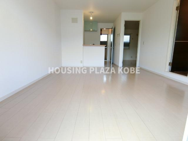 ガーデンコート車Ｄ棟の居間・リビング