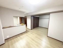 【居間・リビング】 | ユニハイム魚崎2号棟 | 2026年1月フルリノベーション済の綺麗な住まい。生活施設が近隣にあり、大変便利な立地