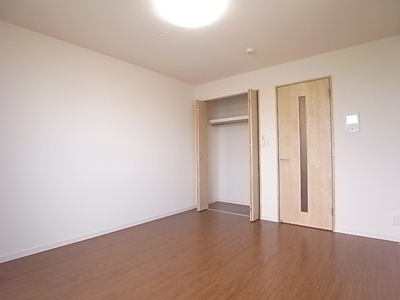 【寝室】 | リブリ・エミネンス大久保 | 落ち着いた色調の寝室です