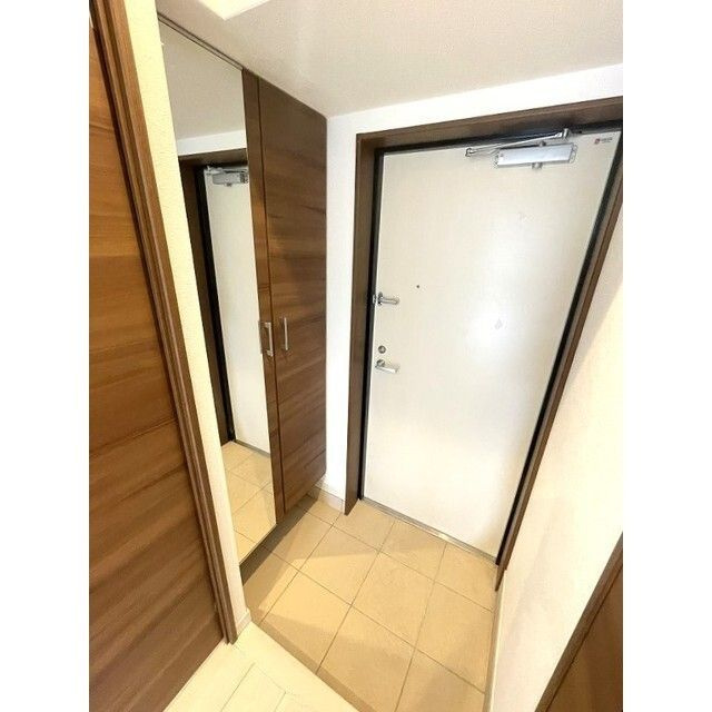 LIBTH八王寺タワーの玄関