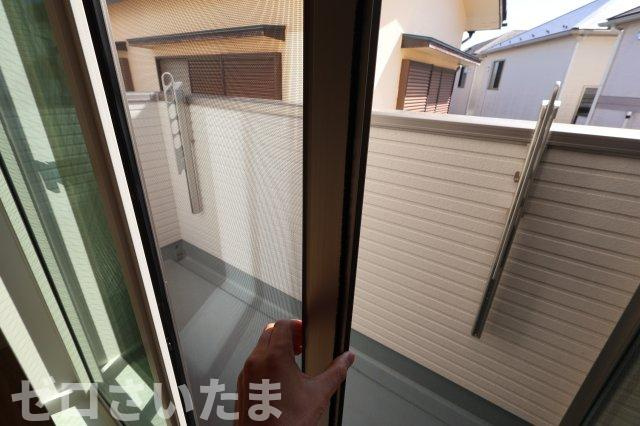 《仲介手数料無料》浦和区木崎４丁目25-6新築一戸建てイデアーレのバルコニー|網戸付き