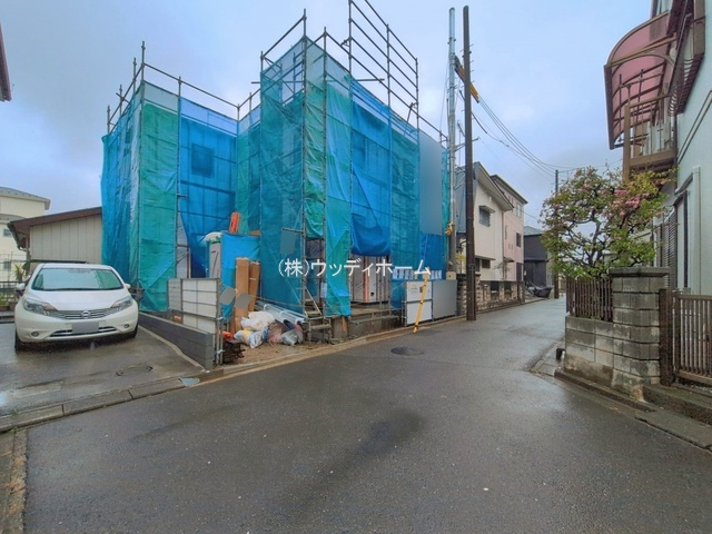 越谷市弥十郎　新築一戸建ての前面道路含む現地写真