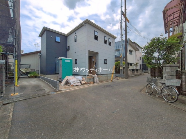 越谷市弥十郎　新築一戸建ての前面道路含む現地写真