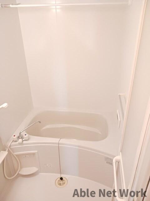 ブリズⅢの浴室|追い焚き給湯付いてます