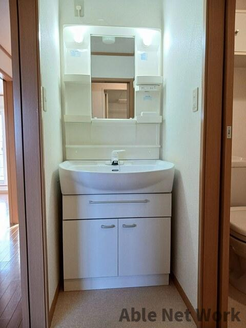 ブリズⅢの洗面所|独立洗面台です