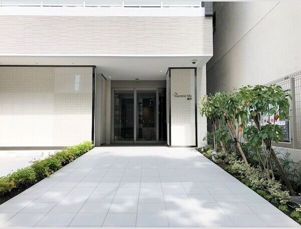 スプリームヒルズ鶴舞のエントランス