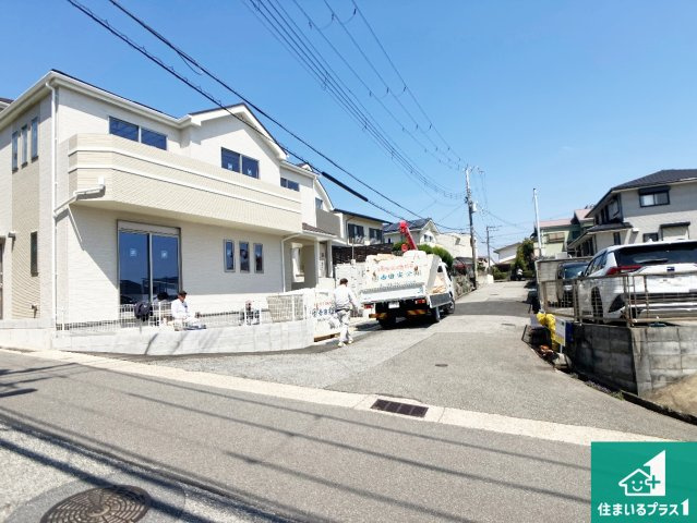神戸市垂水区南多聞台　新築一戸建ての前面道路含む現地写真|周辺は落ち着いた街並みの住宅地！子育てがしやすい住環境です！まだ未完成ですが、現地でしかわからない事もございます。是非一度ご覧ください。