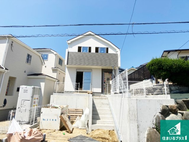 神戸市垂水区南多聞台　新築一戸建ての外観|周辺は落ち着いた街並みの住宅地！子育てがしやすい住環境です！まだ未完成ですが、現地でしかわからない事もございます。是非一度ご覧ください。