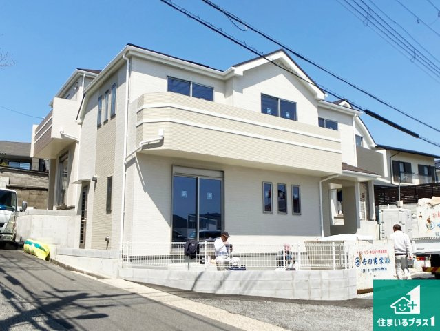 神戸市垂水区南多聞台　新築一戸建ての外観|周辺は落ち着いた街並みの住宅地！子育てがしやすい住環境です！まだ未完成ですが、現地でしかわからない事もございます。是非一度ご覧ください。