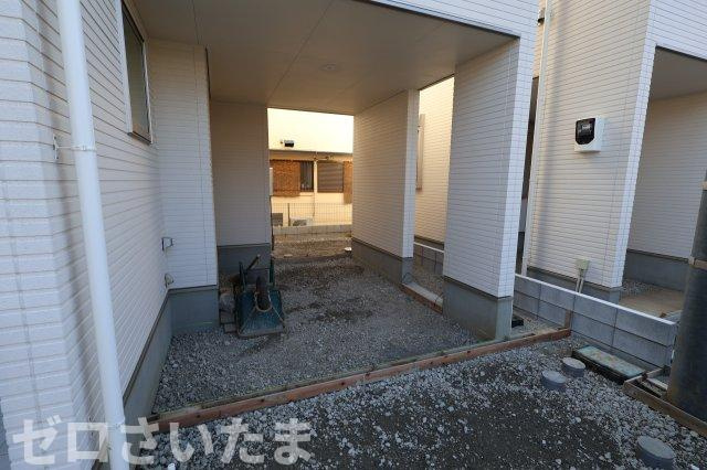 《仲介手数料無料》浦和区木崎４丁目25-6新築一戸建てイデアーレの駐車場|3月12日の撮影時点では駐車スペースは施行途中でした。