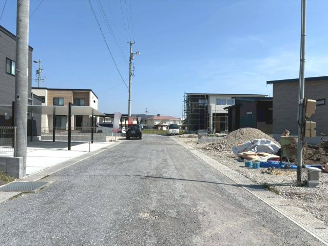新築戸建　不破郡垂井町綾戸　全3区画分譲の前面道路含む現地写真|「現地（2026年3月2日）撮影」　
■前面道路　
■ヤマダ不動産　株式会社リライフ