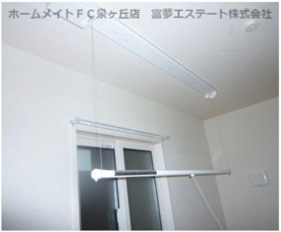 【設備】 | ラメゾンピック和泉中央 | 室内物干し
※イメージ　同物件別号室の写真
