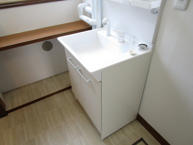 柳町3-15貸家の独立洗面台