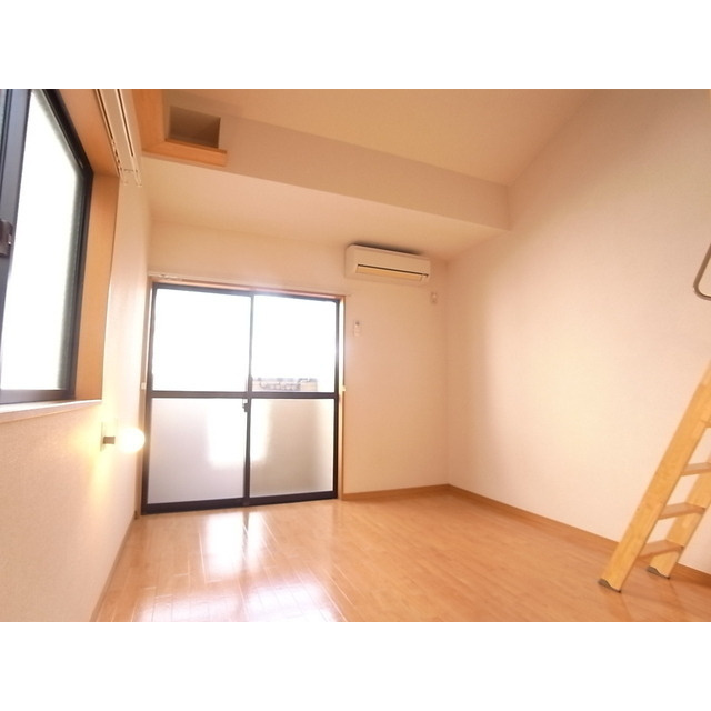 ピュア別府伍番館の居間・リビング