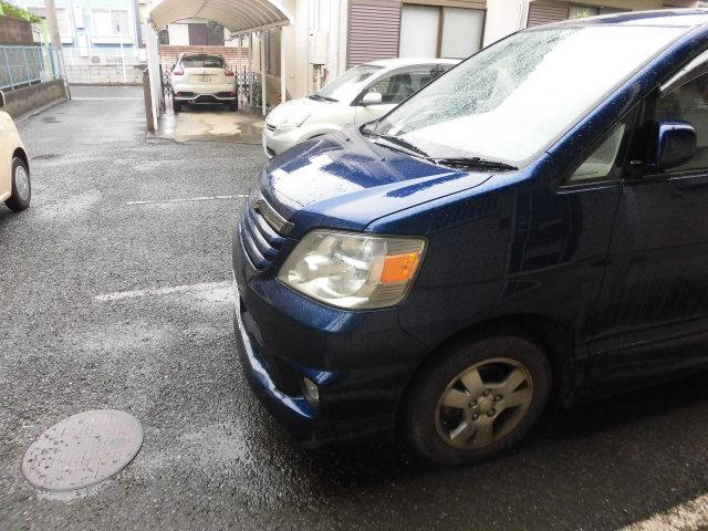 ピースファルハイツの駐車場