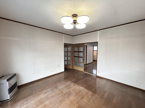  八戸市大字白銀町字雷の居間・リビング