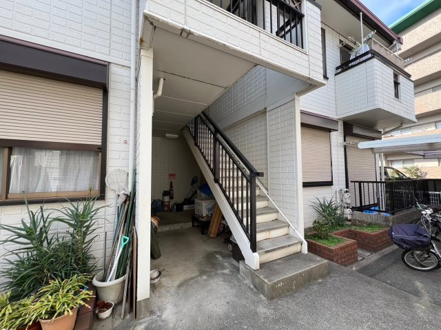 ラ・クルー横江C棟のエントランス