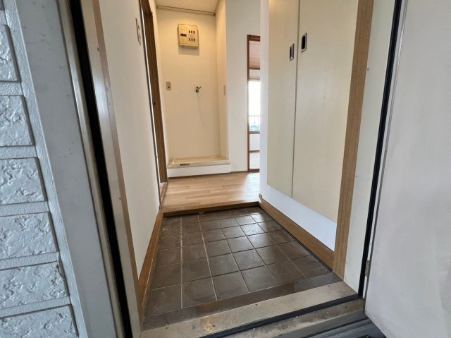 ラ・クルー横江C棟の玄関