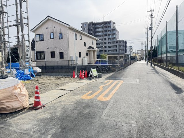 静岡市　駿河区　豊田　新築住宅　②号棟　３LDKの前面道路含む現地写真