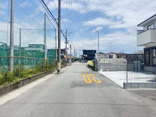 静岡市　駿河区　豊田　新築住宅　②号棟　３LDKの前面道路含む現地写真
