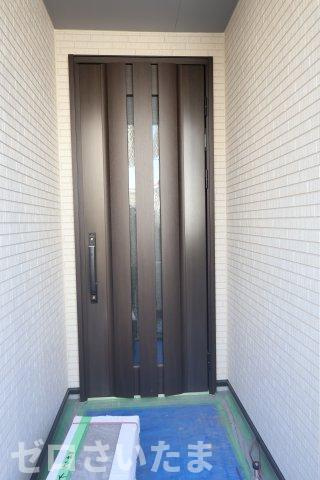 《仲介手数料無料》浦和区元町１丁目26-13新築一戸建てヴァローレの玄関