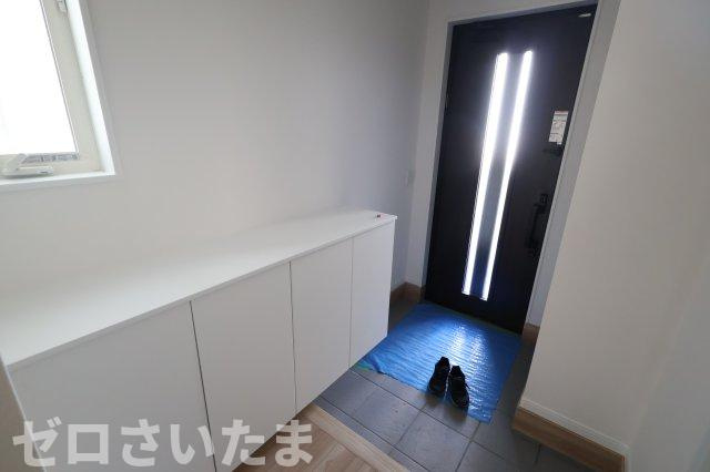 《仲介手数料無料》浦和区元町１丁目26-13新築一戸建てヴァローレの玄関