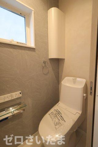 《仲介手数料無料》浦和区元町１丁目26-13新築一戸建てヴァローレのトイレ