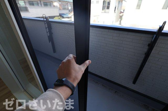 《仲介手数料無料》浦和区元町１丁目26-13新築一戸建てヴァローレのバルコニー|網戸付き