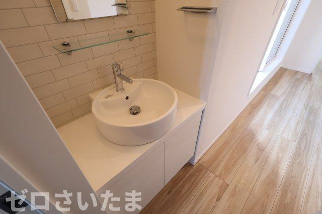 《仲介手数料無料》浦和区元町１丁目26-13新築一戸建てヴァローレの独立洗面台