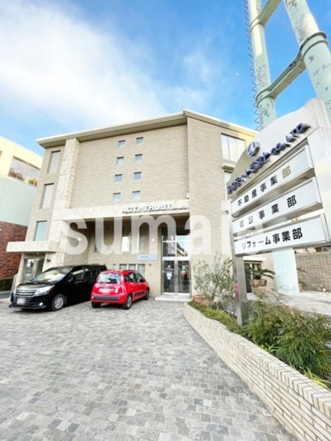 アトーレ下落合マンションの外観|左側が建物の入り口です。