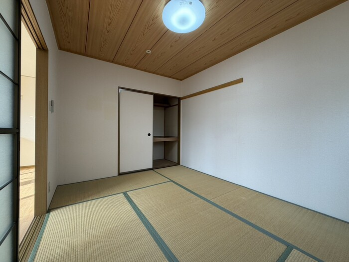 桜井市大字河西のアパートの和室