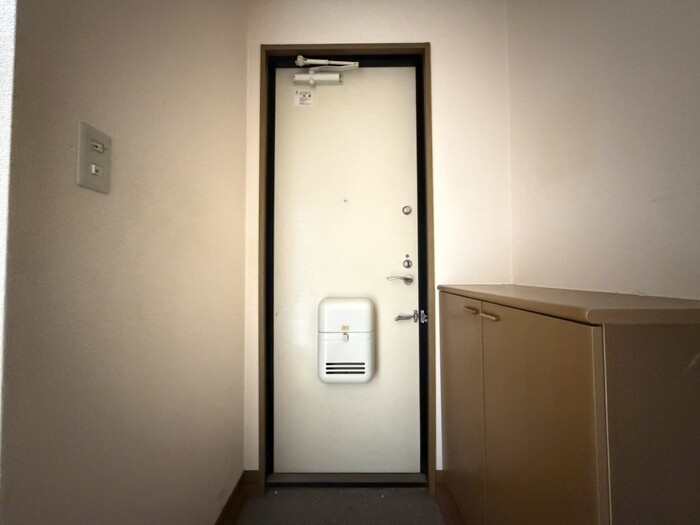 桜井市大字河西のアパートの玄関