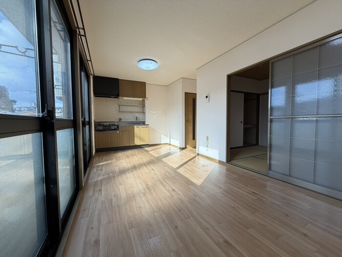 桜井市大字河西のアパートの居間・リビング