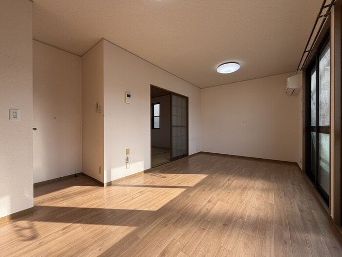 桜井市大字河西のアパートの洋室