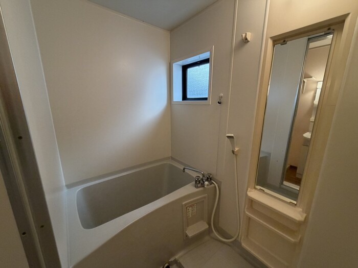 桜井市大字河西のアパートの浴室