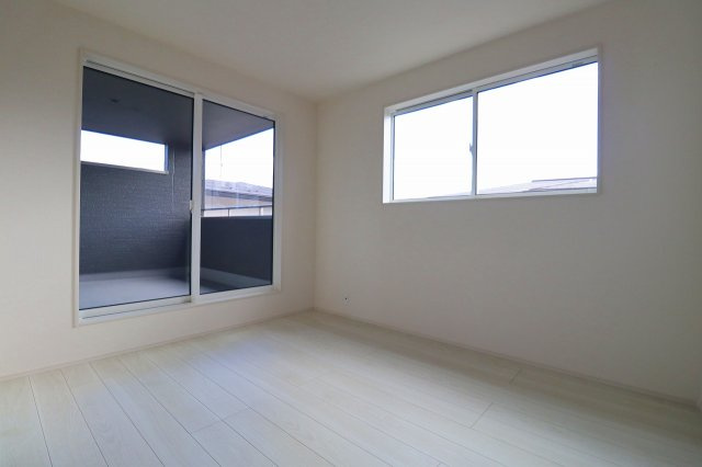 新築戸建・新築建売　郡山市安積町南長久保二丁目　安積第三小・安積第二中の洋室|2面採光でたっぷりと日差しが入り明るいお部屋です！