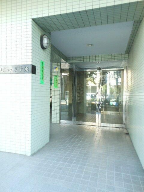 シティ東十条のエントランス
