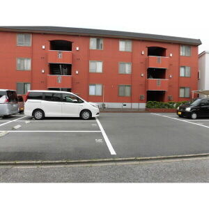 ヴァンベール天白の駐車場