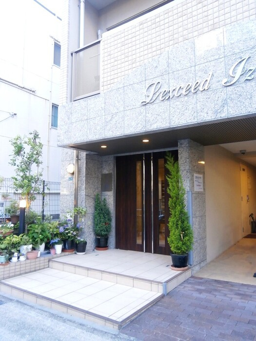 ＬＥＸＣＥＥＤ　ｉｚｕｍｉのエントランス