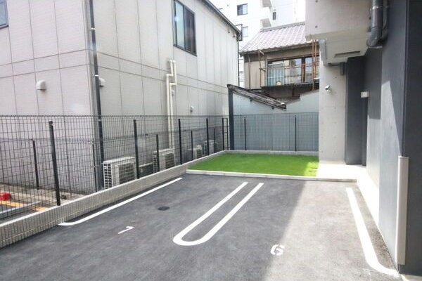 ブランシエスタ東別院の駐車場