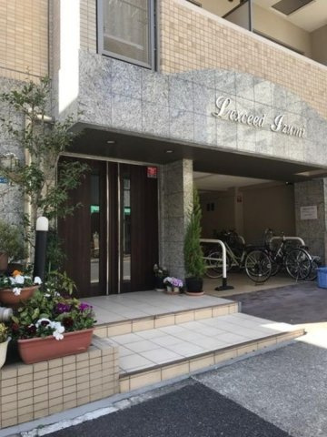 ＬＥＸＣＥＥＤ　ｉｚｕｍｉのエントランス