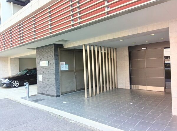 verite覚王山のエントランス