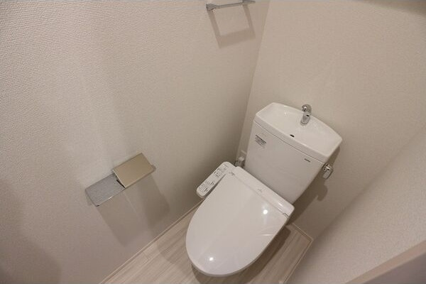 REGALEST栄生駅のトイレ