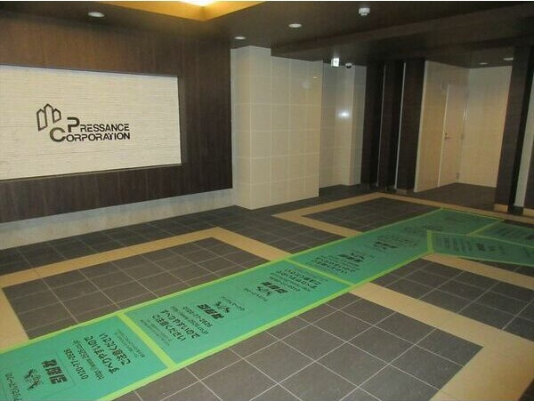 プレサンス栄ライズのロビー