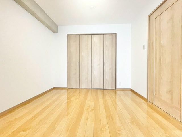 【寝室】 | グリーンエクセル柴原 | 現在ご返済中のカーローン・カードローン・教育ローンなどを住宅ローンに一本化したり、家具家電購入費用・引越し費用を住宅ローンと組み合わせるなど、お客さまにメリットの多い住宅ローンのご提案が可能です。