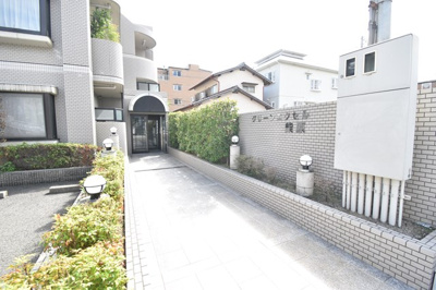 【外観パース】 | グリーンエクセル柴原 | 現在ご返済中のカーローン・カードローン・教育ローンなどを住宅ローンに一本化したり、家具家電購入費用・引越し費用を住宅ローンと組み合わせるなど、お客さまにメリットの多い住宅ローンのご提案が可能です。