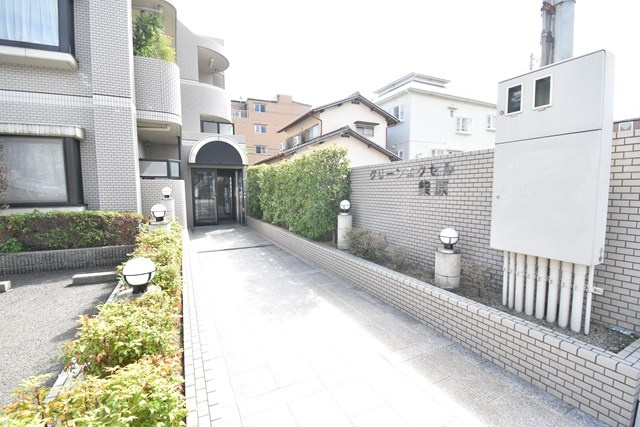 【外観パース】 | グリーンエクセル柴原 | 現在ご返済中のカーローン・カードローン・教育ローンなどを住宅ローンに一本化したり、家具家電購入費用・引越し費用を住宅ローンと組み合わせるなど、お客さまにメリットの多い住宅ローンのご提案が可能です。