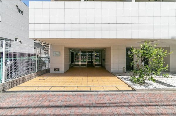 エルスタンザ徳川のエントランス
