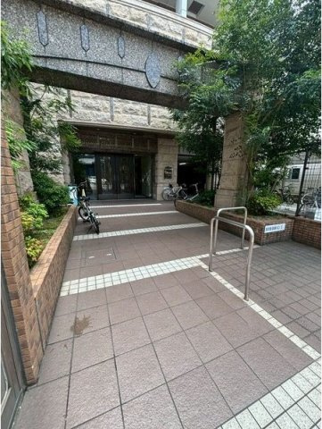 プレサンス大須観音駅前サクシードのエントランス