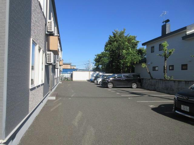 イリスⅠeの駐車場